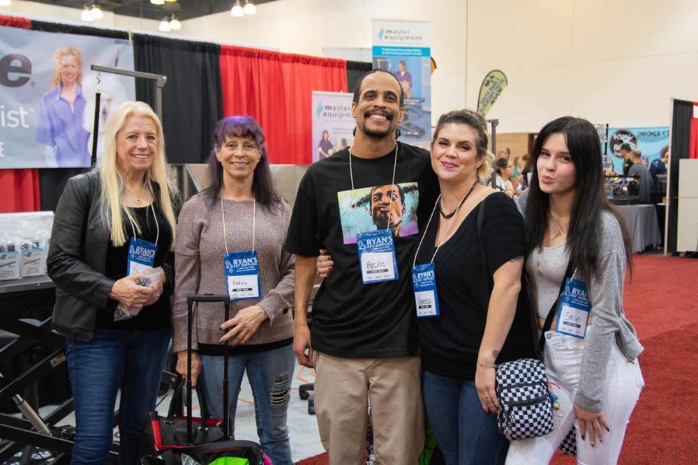 Groomers networking at Groom Expo West 2020